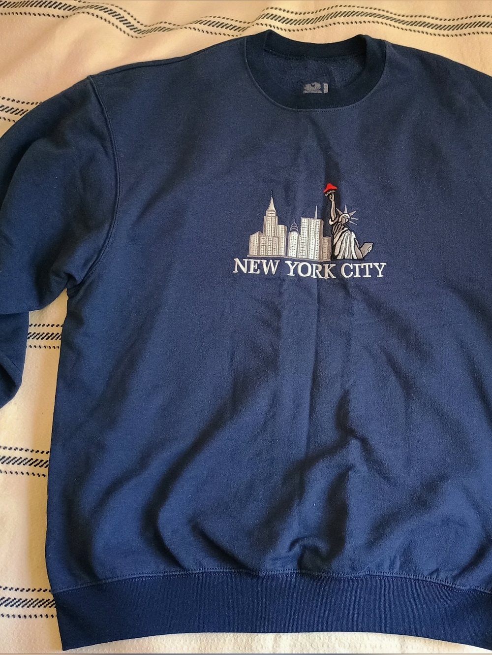 Fruit of the Loom Navy NYC Embroidered Crewneck Sweatshirt – XL